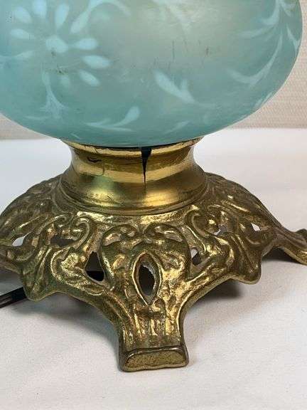 FENTON Blue satin Daisy and Fern Opalescent Gone With The Wind Lamp
