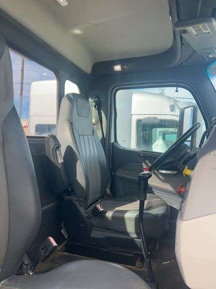 2014 Peterbilt 567 showing 44,798 mi, 5,118 hrs- runs