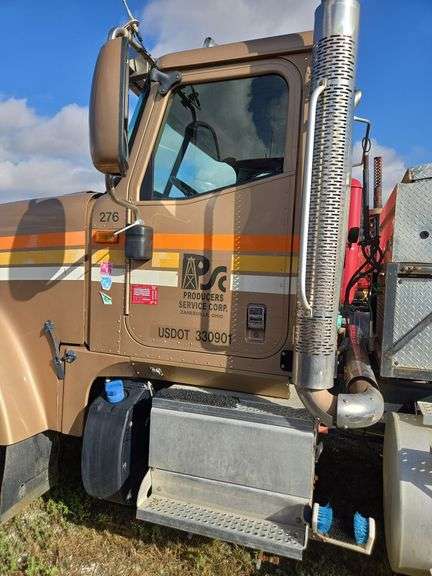 2015 International 9900 showing 218,605 mi, 6,078 hrs- runs