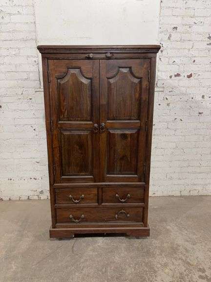 Entertainment center 