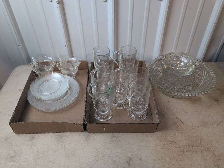 Miscellaneous glass pieces - drinking cups, plates, and bowls