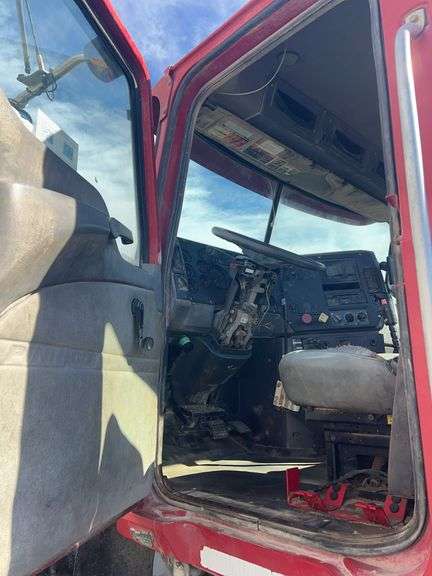 2008 Mack CHU613 showing 63,696 mi, 14,524 hrs - doesn't run