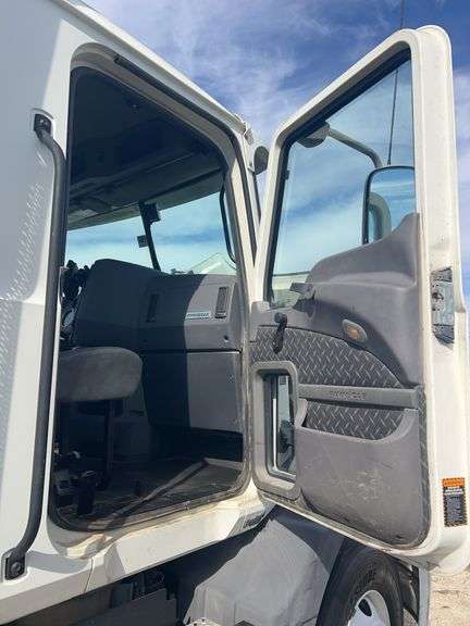 2012 Mack CXU613 showing 223,803 mi, 9,120 hrs - runs