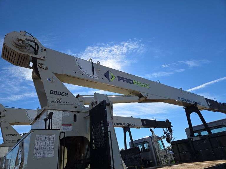 2018 Peterbilt PB348 showing 35,437 mi, 6,164 hrs - runs