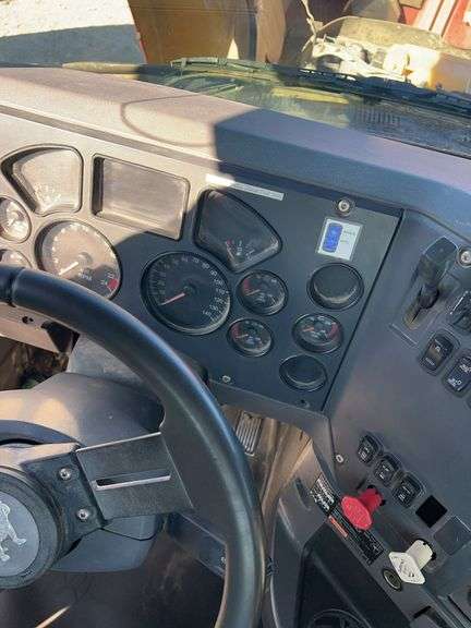 2012 Mack CHU13 showing 28,654 mi, 15,876 hrs- runs