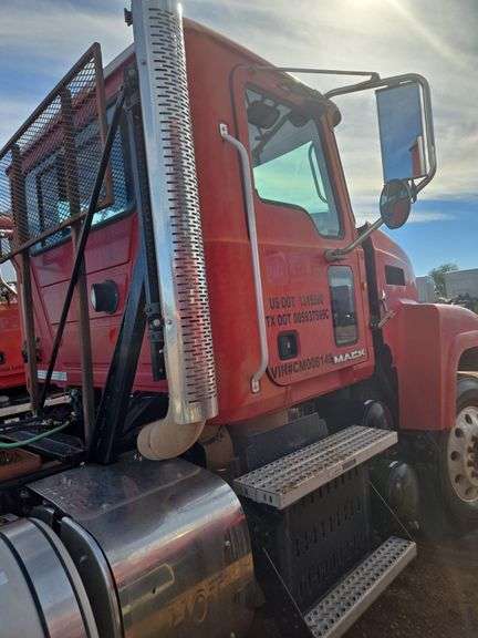 2012 Mack CHU613 showing 51,131 mi, 11,743 hrs - runs