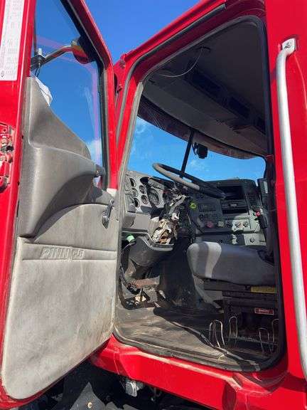 2008 Mack CHU613 52,535 mi, 8,497 hrs- runs