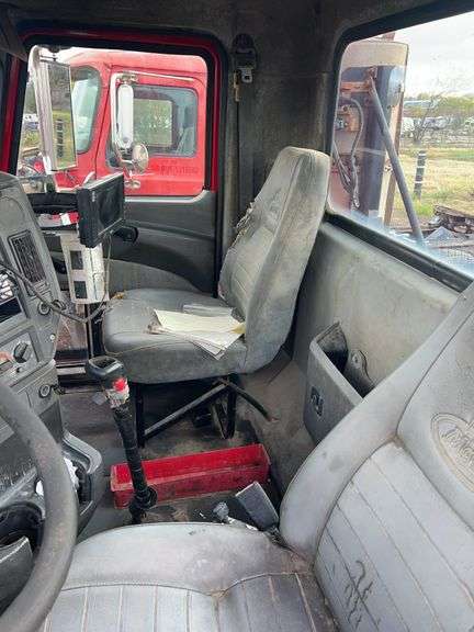 2008 Mack CHU613 showing 42,924 mi, 9,374 hrs- runs