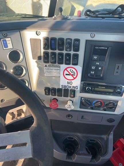 2013 Mack CXU613 showing 402,711 mi, 8,428 hrs- doesn't run