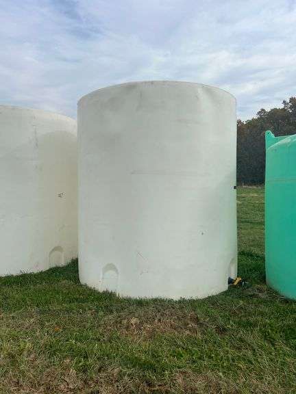 5,000 GALLON POLY TANK