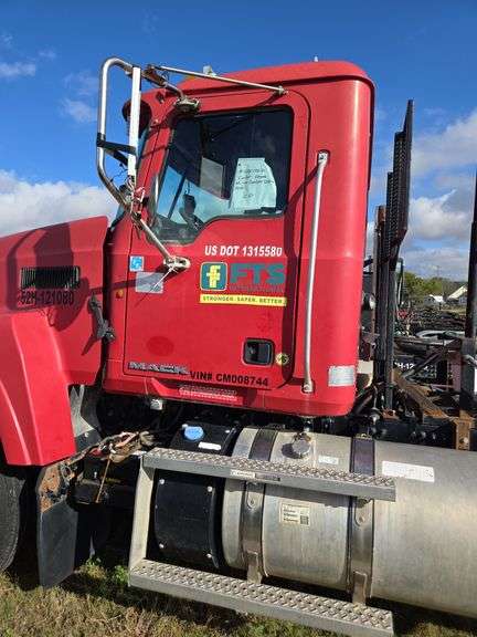 2012 Mack CHU613 showing 30,190 mi, 11,155 hrs- runs