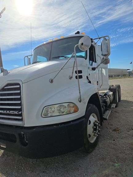 2012 Mack CXU613 showing 719,588 mi, hrs unknown- doesn't run