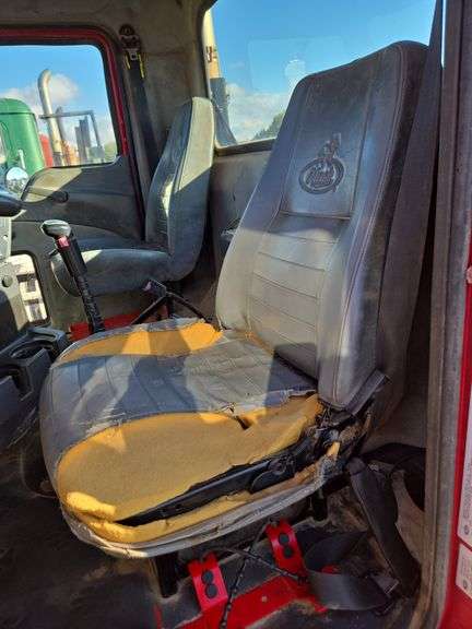 2011 Mack CHU613 showing 41,538 mi, 8,229 hrs- doesn't run