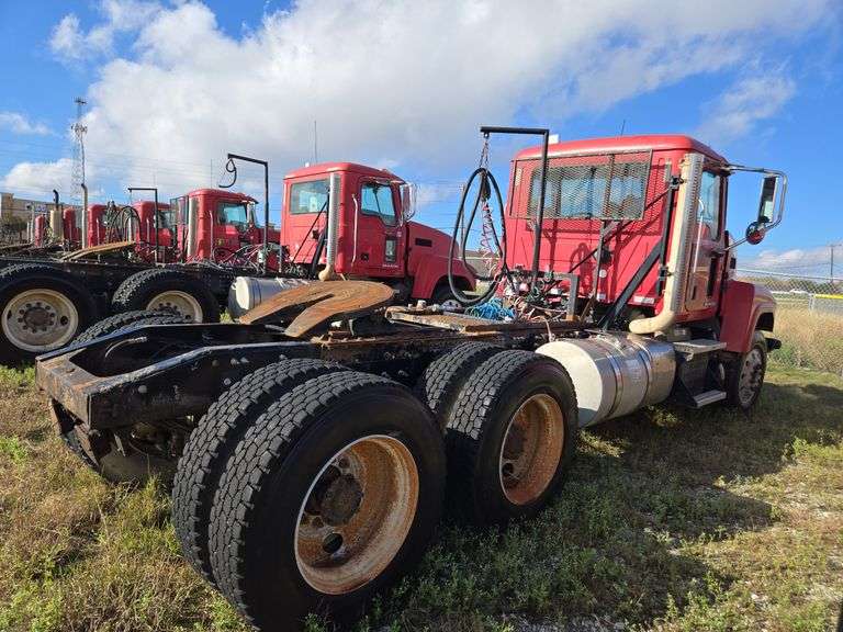 2012 Mack CHU613 showing 30,190 mi, 11,155 hrs- runs