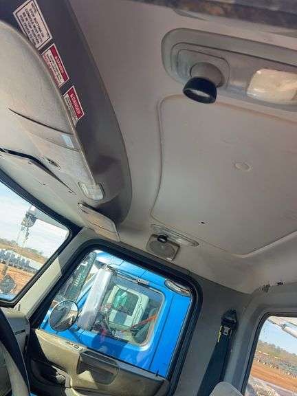 2018 Peterbilt PB348 showing 35,437 mi, 6,164 hrs - runs