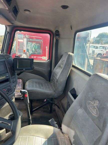 2008 Mack CHU613 showing 61,447 mi, 15,684 hrs - runs