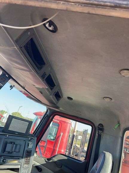 2008 Mack CHU13 miles & hrs unknown- doesn't run