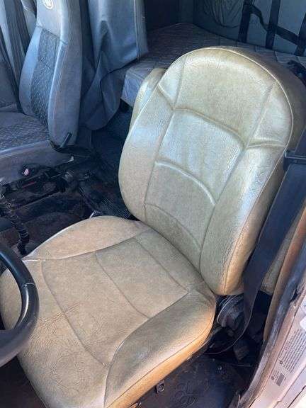 2008 Mack CXU613 showing 559,053 mi, 14,786 hrs- runs