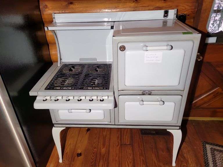 VINTAGE TINNERMAN WORKING GAS STOVE ( very nice)