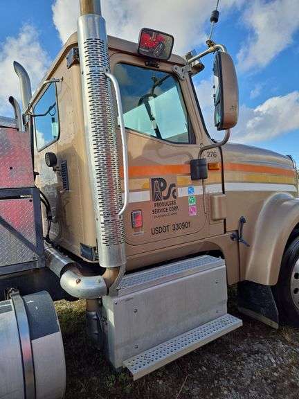 2015 International 9900 showing 218,605 mi, 6,078 hrs- runs