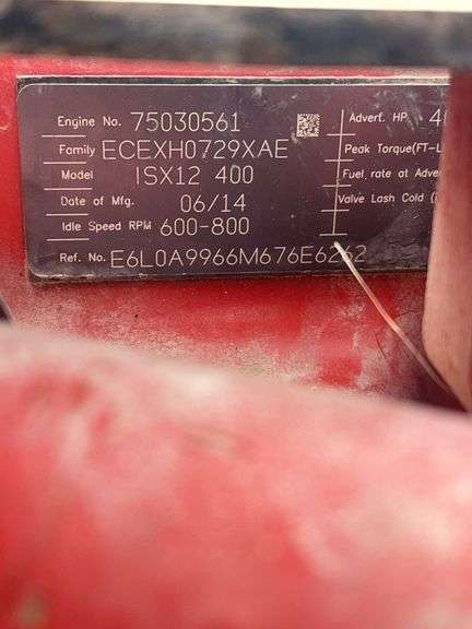 2015 Peterbilt 567 showing 31,476 mi, 7,804 hrs - runs