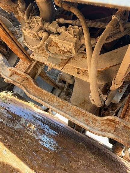 2012 Mack CHU613 showing 30,835 mi, 15,715 hrs - runs