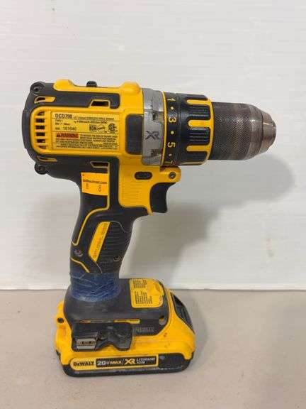 DeWalt cordless impact driver & cordless drill driver w/ battery charger - works