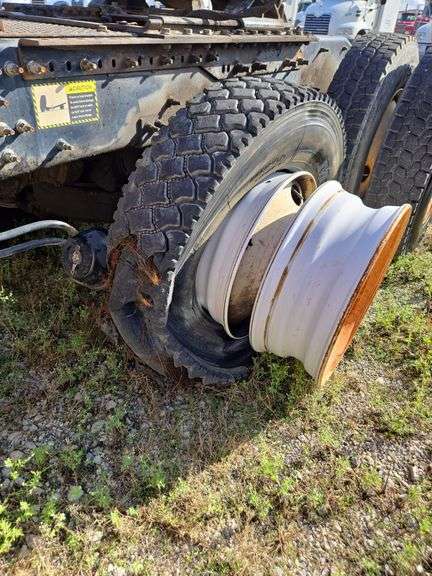 2012 Mack CHU613 showing 33,805 mi, 13,042 hrs -