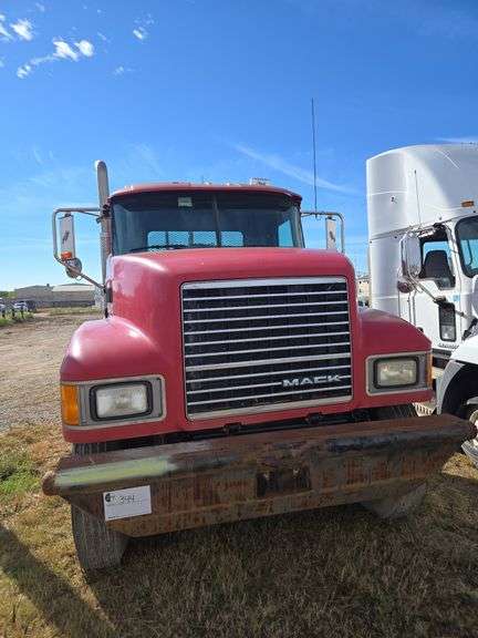 2013 Mack CHU613 showing 11,159 mi, 3,727 hrs- runs