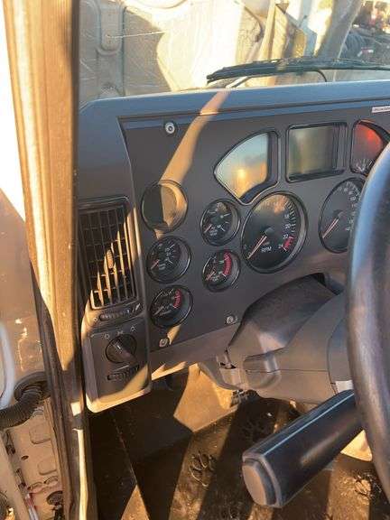 2014 Mack CXU613 showing 665,241, 14,352 hrs- runs