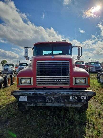 2011 Mack CHU613 showing 39,348 mi, 16,109 hrs- runs