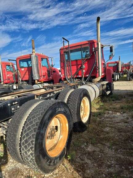2012 Mack CHU613 showing 30,622 mi, 8,665 hrs- runs