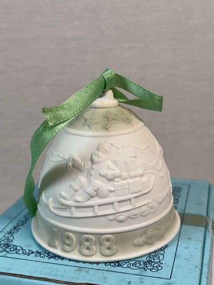 1988 LLADRO BELL AND ORNAMENT