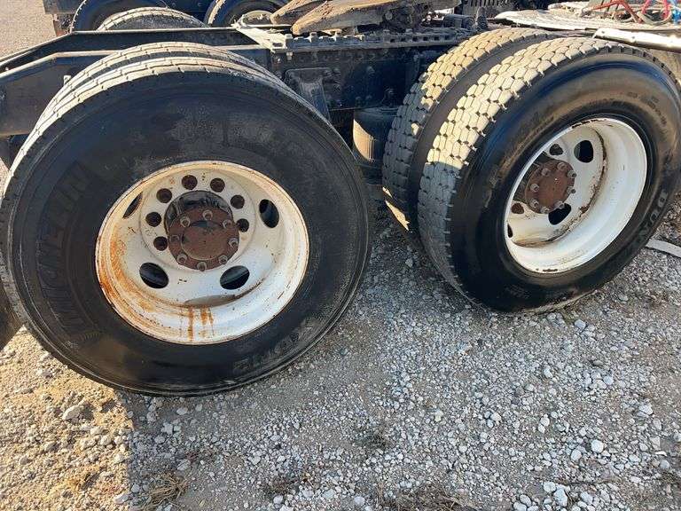 2011 Mack CXU613 showing 331,782 mi, 10,113 hrs- runs