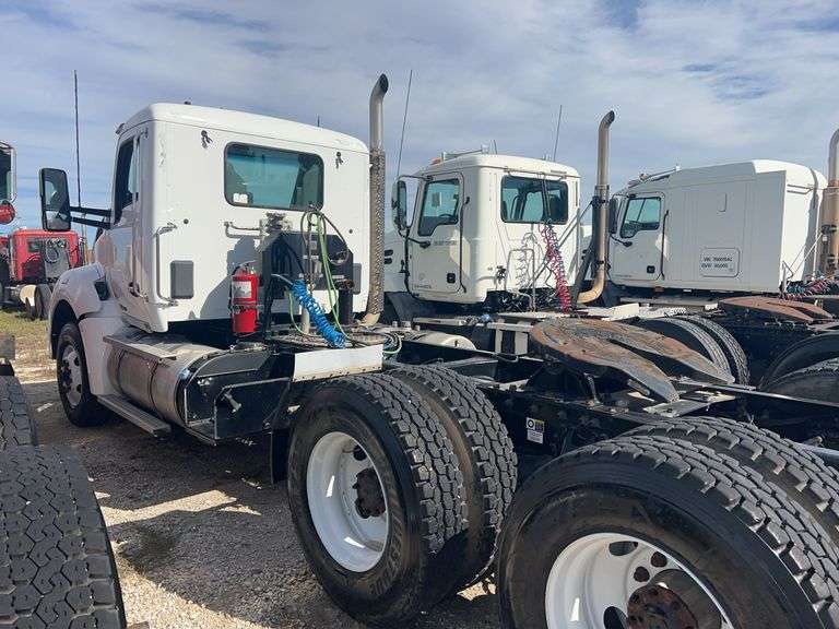 2018 Kenworth T880 showing 26,719 mi, hrs unknown - doesn't run