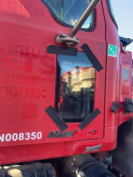 2007 Mack CHU613 showing 38,067 mi, 13,851 hrs- runs