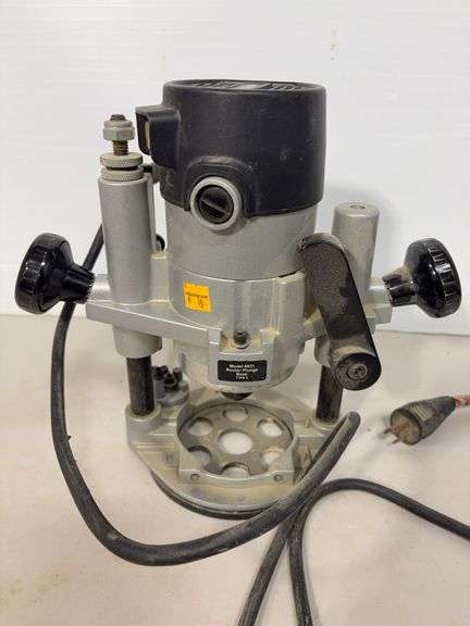 Porter cable 690LR heavy duty electric router - works