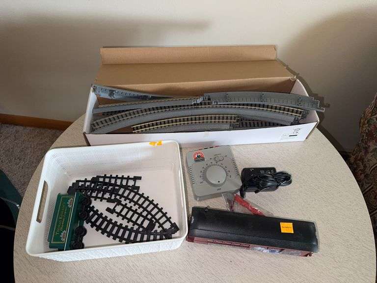 Thomas Kinkade Christmas Express Trains and Supplies