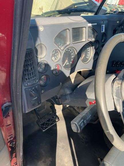 2012 Mack CHU13 showing 28,654 mi, 15,876 hrs- runs