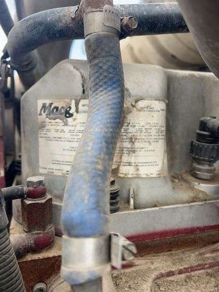 2007 Mack CXP613 showing 551,127 mi, 17,645 hrs - doesn't run