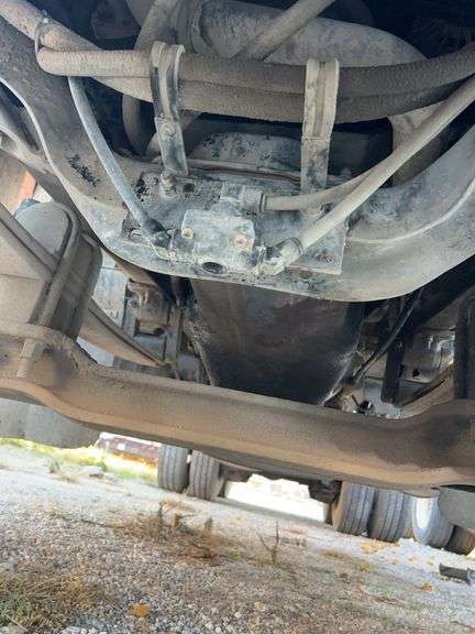 2007 Mack CHN613 showing 89,052 mi, hrs unknown- runs