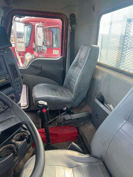 2011 Mack CHU613 showing 38,136 mi, hrs unknown- doesn't run