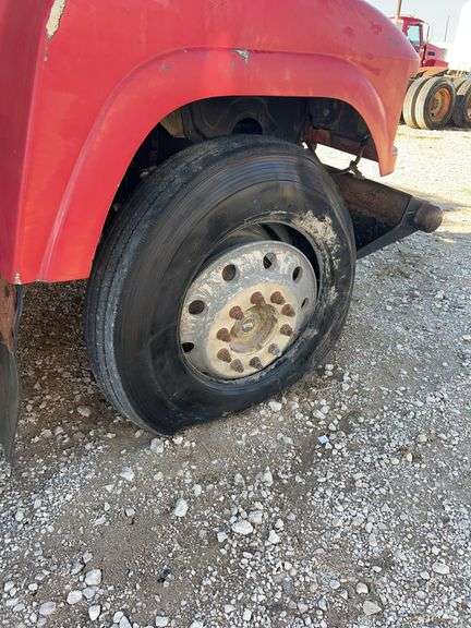 2008 Mack CHU613 showing 43,154 mi, 8,316 hrs- doesn't run