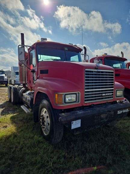 2008 Mack CHU613 showing 50,530 mi, 12,375 hrs- runs