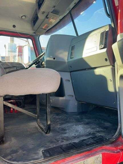 2011 Mack CHU613 showing 558,544 mi, 16,894 hrs- runs