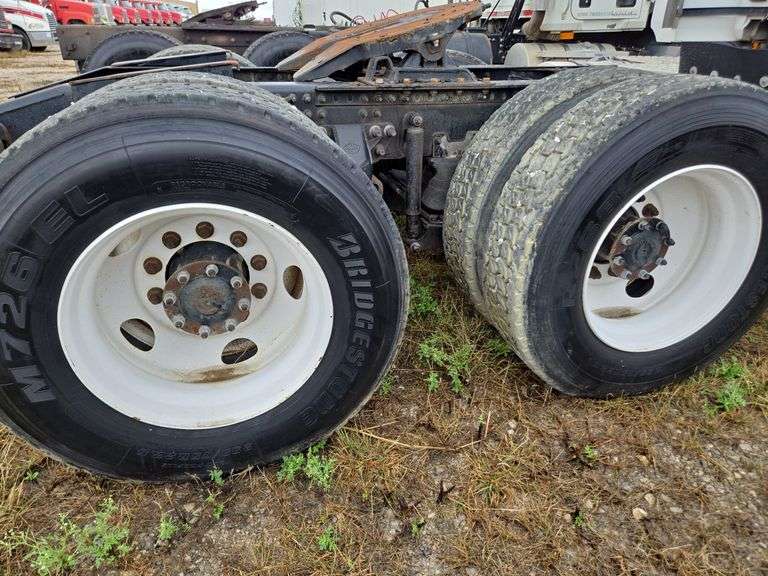 2013 Mack CXU613 showing 359,326 mi, 8,691 hrs - runs