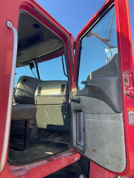 2008 Mack CHU613 showing 59,117 mi, 12,663 hrs- runs