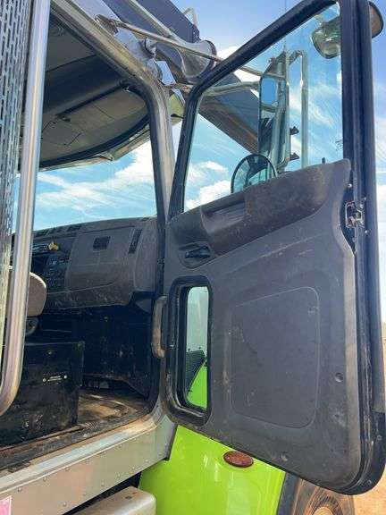2019 Peterbilt PB348 showing 18,201 mi, 5,443 hrs - runs