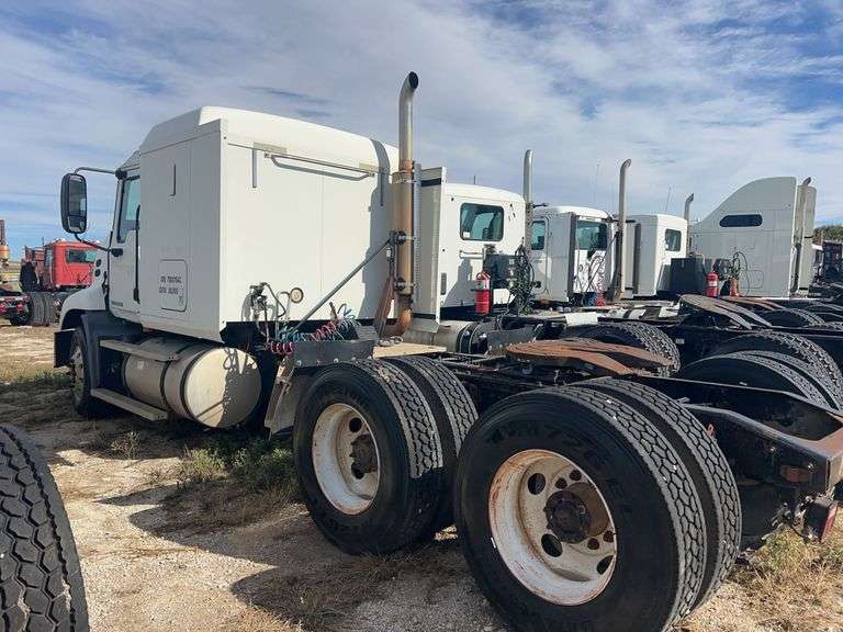 2007 Mack CXP613 showing 551,127 mi, 17,645 hrs - doesn't run
