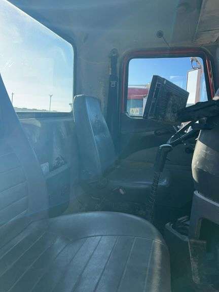 2008 Mack CHU613 showing 43,154 mi, 8,316 hrs- doesn't run